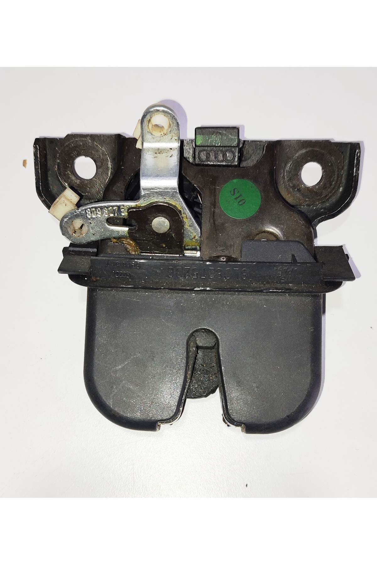 Audi A3 Bagaj kilidi 8L0827520C Audi A3 8L kasa 1997 2003 modeller