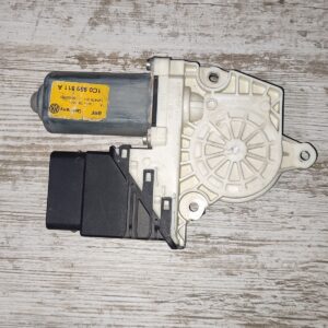 Golf 4 sol arka cam motoru 1C0959811A
Bora sol arka 
Toledo sol arka