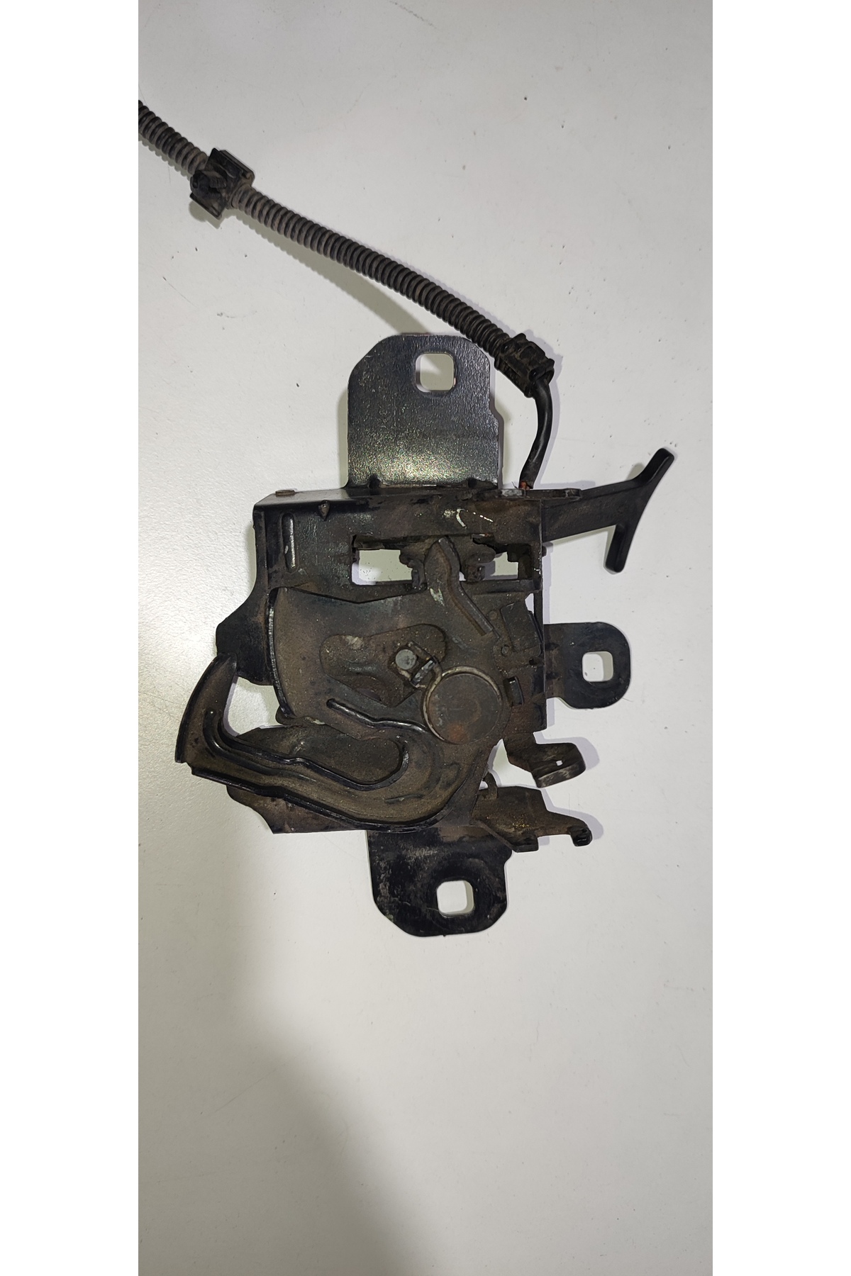 GOLF 4 KAPUT KİLİDİ Golf MK 4 kaput kilidi 1J0823509 - Görsel 3